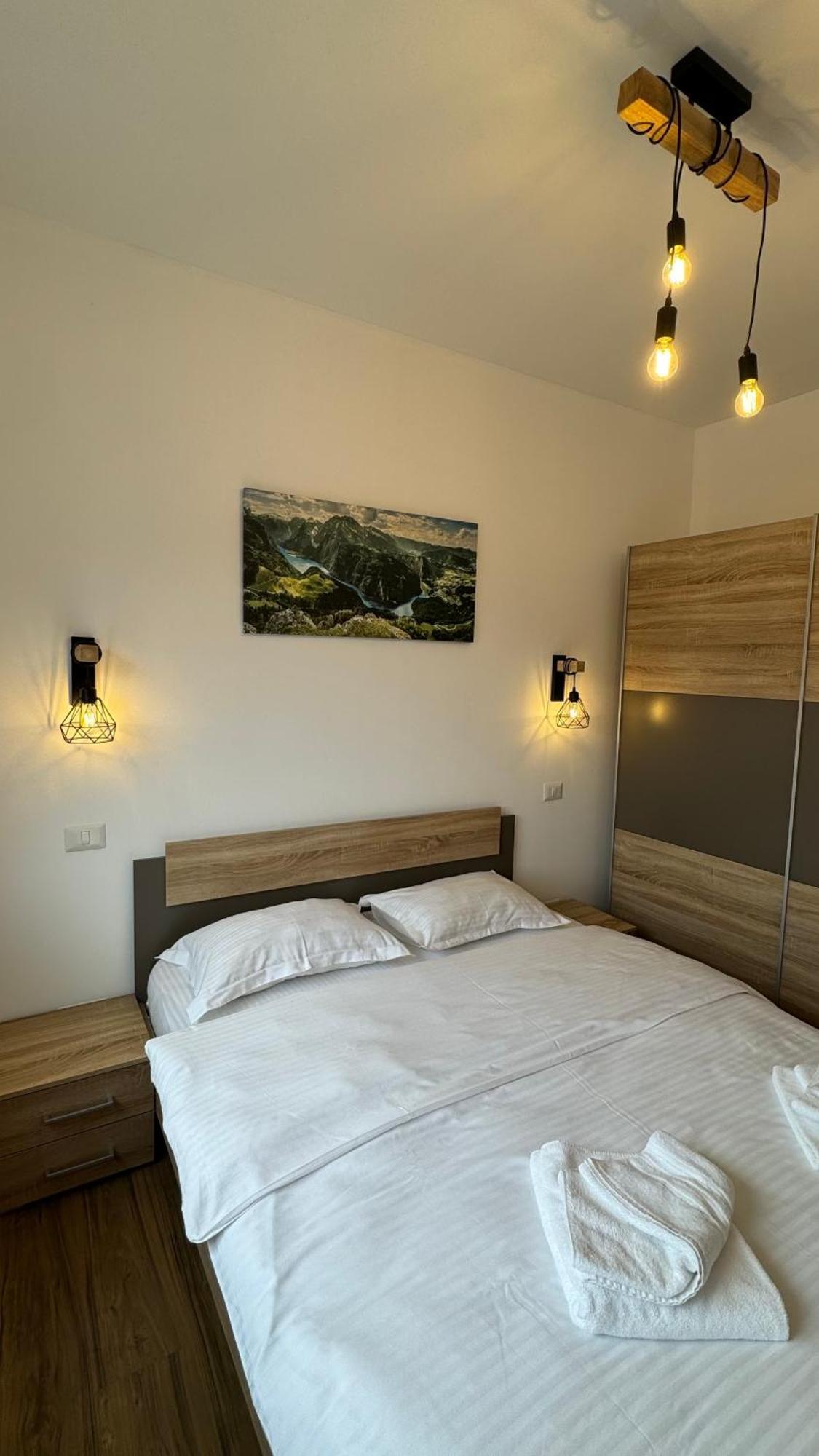 Busteni Mountain View Suites By The River - Ev Plug Værelse billede